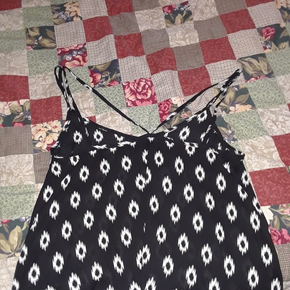 Black and white crop top - Picture 3 of 3